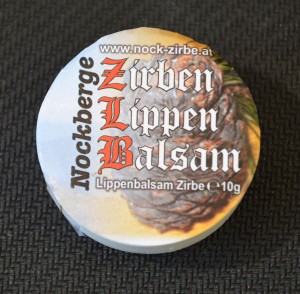 Gut duftender Zirben Lippen Balsam mit verwöhnender Wirkung.